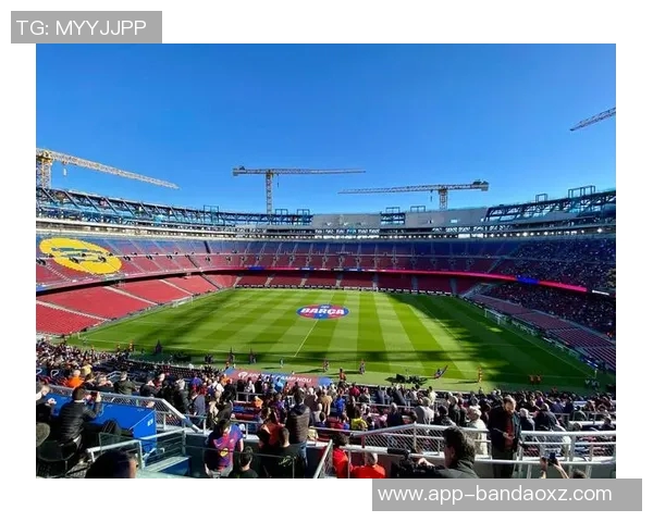 巴萨诺坎普周五公开训练门票热销已达12000张吸引众多球迷参与